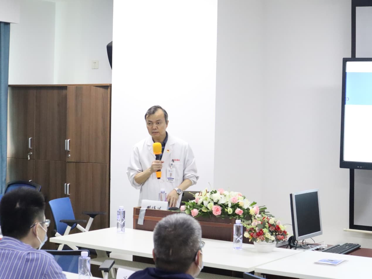  Prof. Deng XiaXing < Auswahl der minimalinvasiven Pancreaticoduodenalchirurgie> 